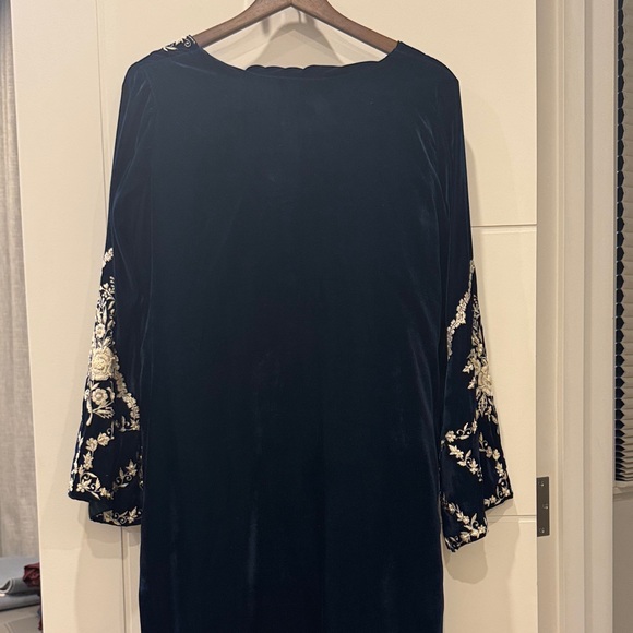 Midnight Black Embroidered Velvet Long Sleeve Maxi Dress - Picture 4 of 9